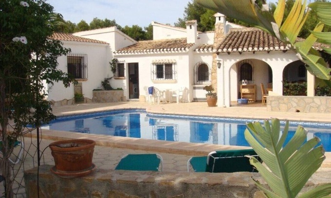 Moravit Villa | 3/4 Bedroom Moraira villa with pool, air con & free wifi plus UK TV & more