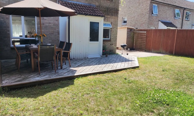 Bournemouth House | 3-8 guests, wi-fi,parking, beach, river,golf courses, hospital, airport, shops