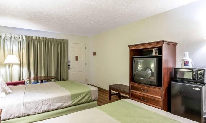 Edgewood Hotel | 3 Affordable Rooms w/Complimentary Breakfast & Close Proximity to I-95