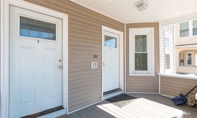 East Somerville Apartment | 3 bd 2 ba Unit