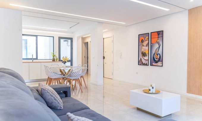 Mindelo Apartment | 3-bdr apt 10-min walk laginha beach - LCGR