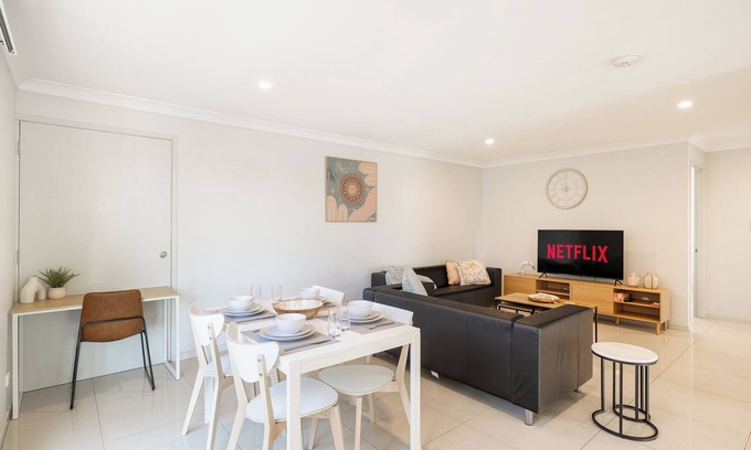 Rocklea Apartment | 3 Bdr Apt! Private Balcony! Garage Parking! 119D3