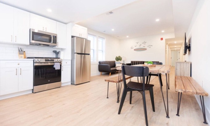 Cape May - Wildwood Apartment | 3 BDR Renovated Condo | The Beach->1 block!