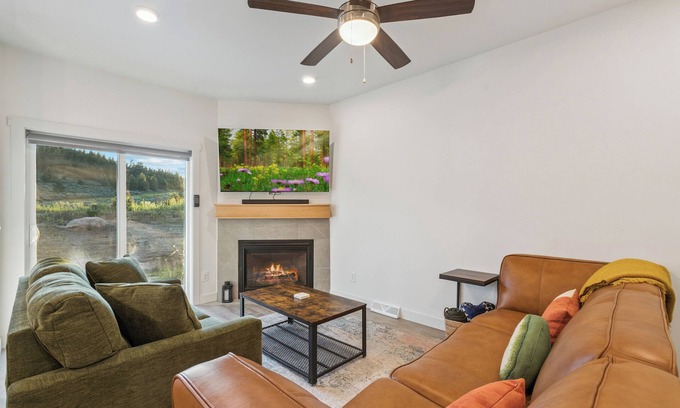 Tabernash House | 3-bdrm Dog and Family Friendly w Garage, Office, Lake Loop and MTB Trails