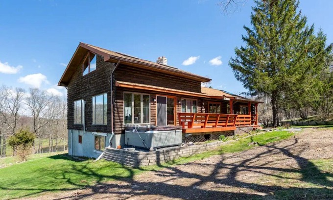 Cornwallville Cabin | 3-bdrm Huxley Farmhouse. Formerly Armstrong Farm. Great for skiing and hiking.