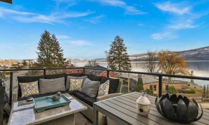 Westbank Condo | 3 Bdrm Wine Country Luxury Waterfront Condo