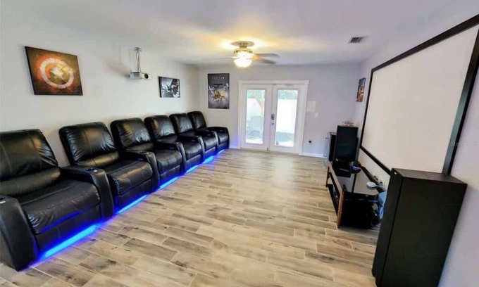 Lutz House | 🏡 3 Bed, 2.5 Bath | Heated Pool, Jacuzzi & Sauna! Tampa, FL