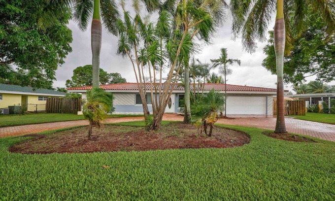 Lake Clarke Shores House | 3-BED/2-BATH/ HEATED POOL HOME IN WEST PALM BEACH