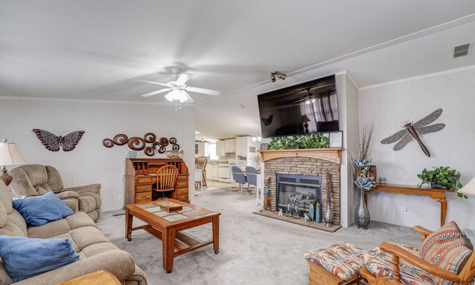 Centre House | 3 bed/2 bath home +office w/futon with community boat ramp & dock to Weiss Lake