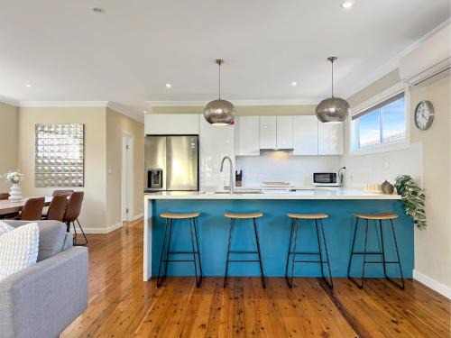 Belmont South House | 3-Bed Coastal Haven with Alfresco Dining & BBQ