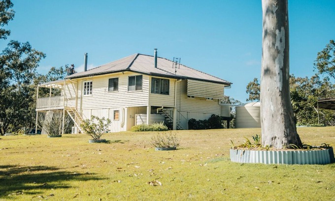 Taromeo Cottage | 3 bed cottage nestled at the centre of 18