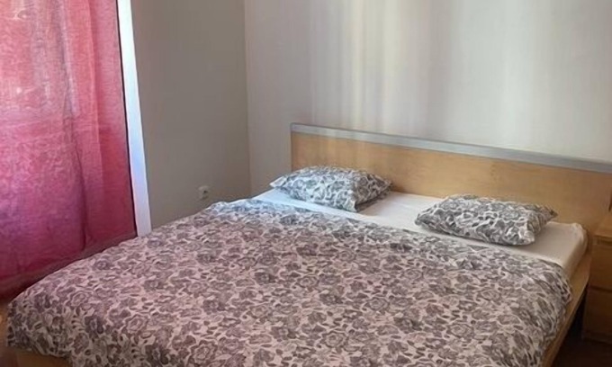 Andel Apartment | 3 Bed Flat - Sleeps 10 - Pets - Smoking on terrace