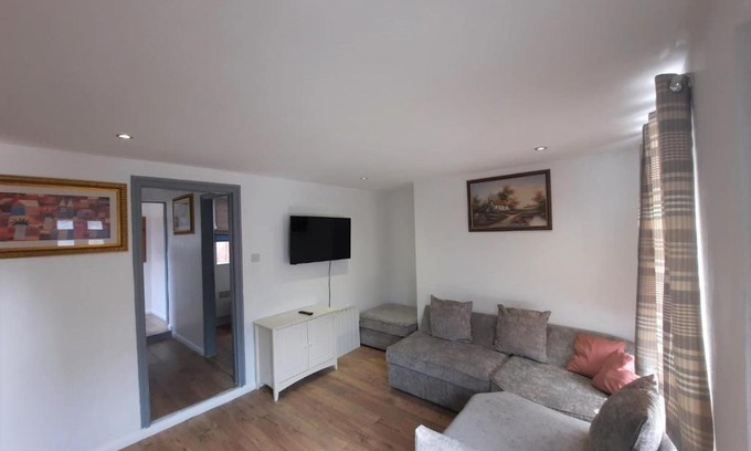 Colchester House | 3 Bed Home in Colchester