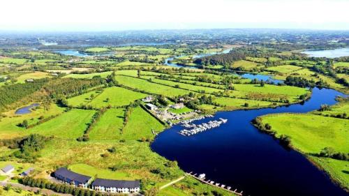 Belturbet House | 3 Bed-Hot Tub-River View-Pet Friendly