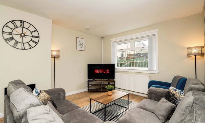 Glenrothes House | 3 Bed House with Driveway