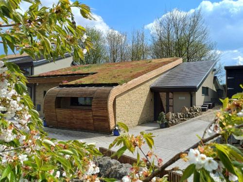Hoylandswaine House | 3 Bed in Holmfirth 94342