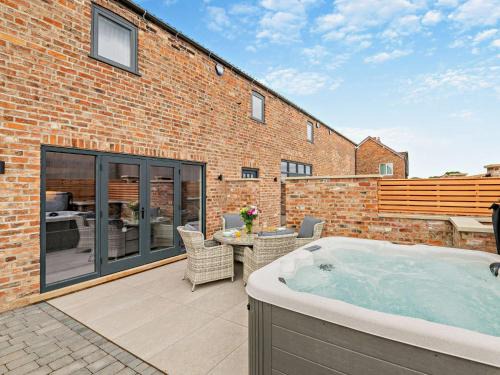 Alne House | 3 Bed in Tollerton 93897