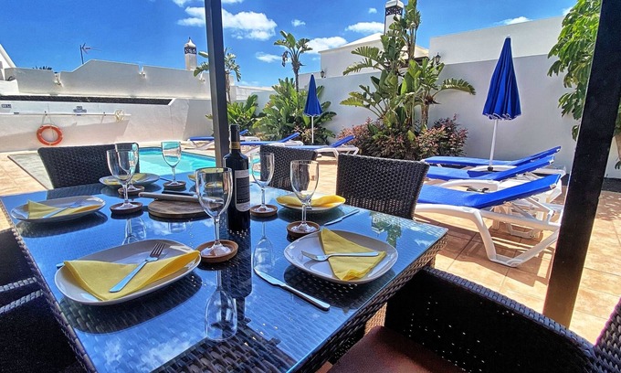 Los Mojones Villa | 3 Bed luxury villa with Heated Pool, Hot Tub, Pool table and T tennis