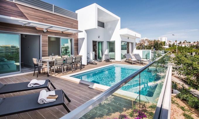 Correeira House | 3 Bed Room Villa in Albufeira + Private Heated Pool (on request)