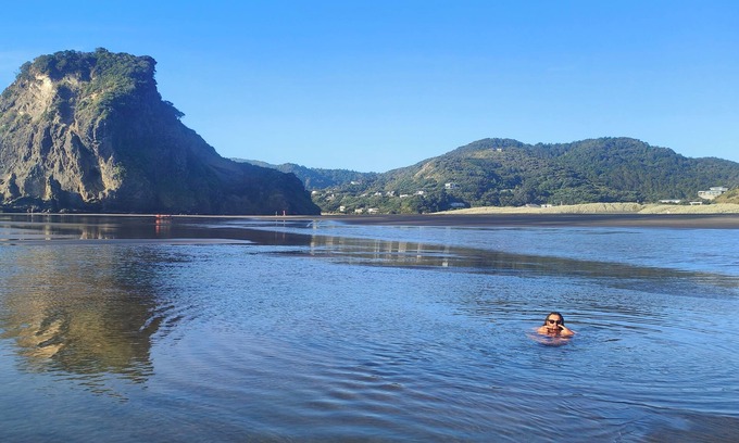 Karekare House | 3 Bed Tranquil Nature Escape with Stunning views, Spa, Beaches & Stargazing.