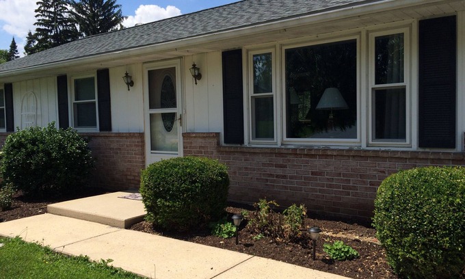 Leola House | 3 Bedroom cozy ranch home in a quiet,safe neighborhood
