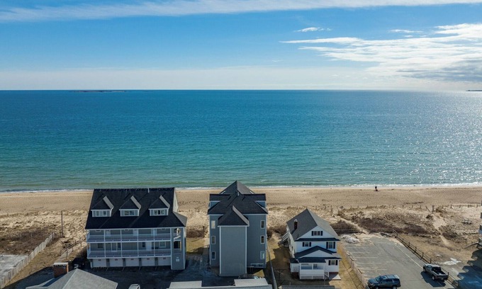 Old Orchard Beach Condo | 3 Bedroom 2 Bathroom Direct Ocean views!