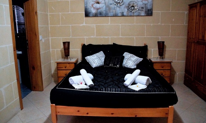 Qala Apartment | 3 bedroom 2 bathroom Apt. Sea View -Free Wi-Fi. Discount for over 8 days stays.