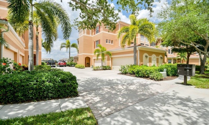 Burnt Store Marina Condo | 3 Bedroom 2 Bath 2 Car Garage includes Golf Cart Usage