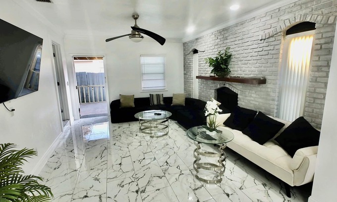Bolaman Belediyesi House | 3-bedroom 2-bath house in beautiful St. Petersburg nr Parks
