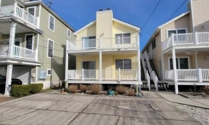 Gardens Condo | 3 bedroom, 2 bath second floor unit close to beach