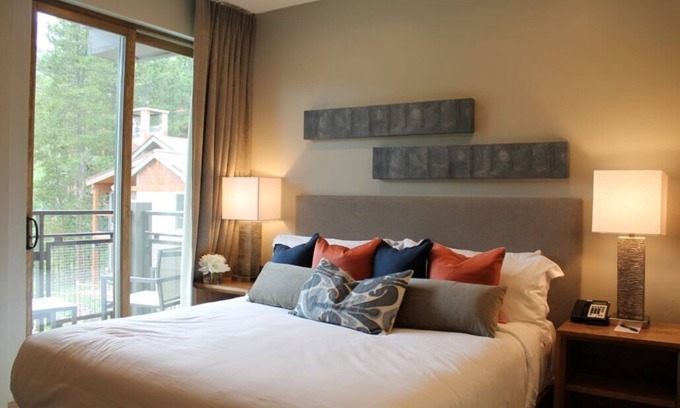 Peak 8 Condo | 3 BEDROOM 3.5 BATH IN BEST SKI IN/OUT IN BRECKENRIDGE MARCH 22 THRU 29,2025