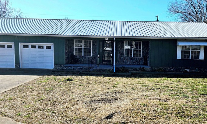 Springville House | 3-bedroom 3-bath house in Springville, TN. KY LAKE FISHING . Bring your boat !