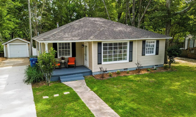 Hattiesburg House | 3-bedroom/3 bathroom Southern Cottage in the center of everything.