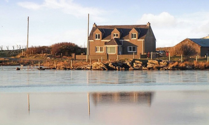 Isle of North Uist Cottage | 3 bedroom accommodation in Ahmor, Isle of North Uist