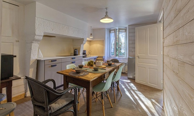 Aumont-Aubrac House | 3 bedroom accommodation in Peyre en Aubrac