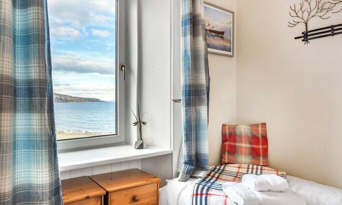 Brodick Cottage | 3 bedroom accommodation in Invercloy, Brodick