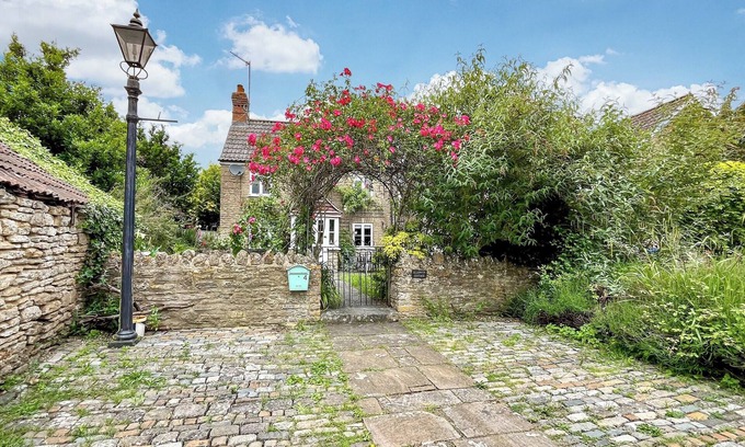 Sutton Benger Cottage | 3 bedroom accommodation in Sutton Benger, near Lacock