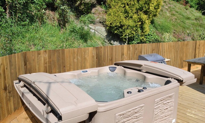 Craven Arms Cottage | 3 bedroom accommodation in Horderley, near Craven Arms