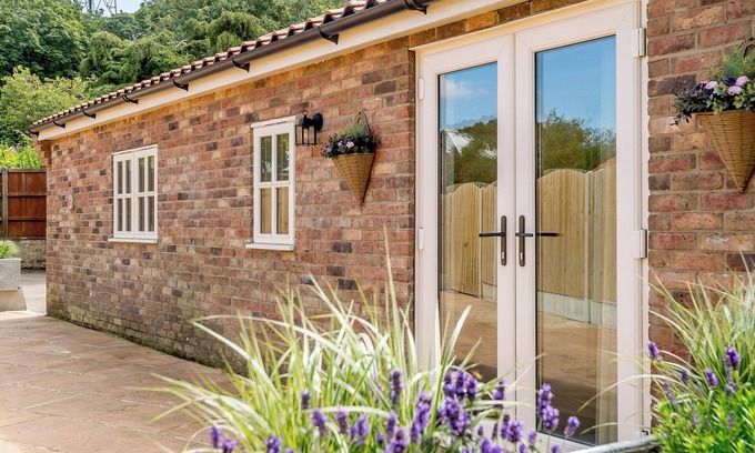West Ashby Cottage | 3 bedroom accommodation in Fulletby, near Horncastle