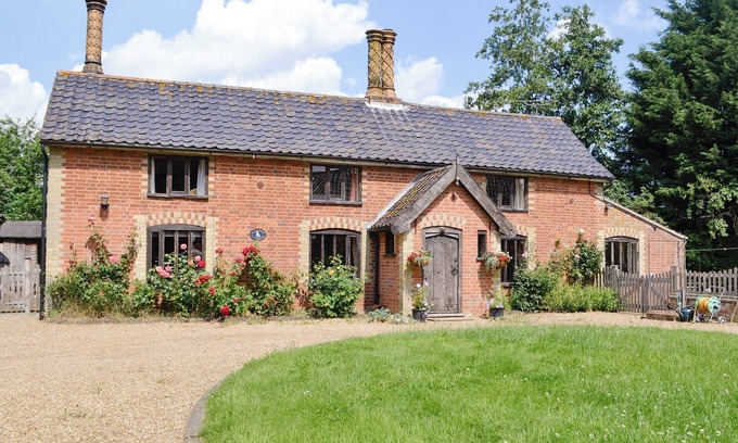 Halesworth Cottage | 3 bedroom accommodation in Linstead Parva, near Southwold