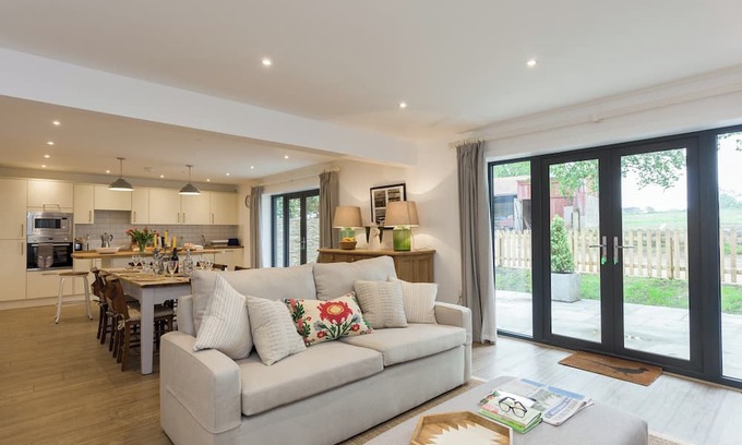 West Meon Cottage | 3 bedroom accommodation in Beauworth, near Alresford