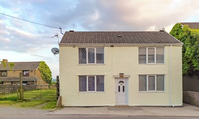 Bridgend Cottage | 3 bedroom accommodation in Bridgend
