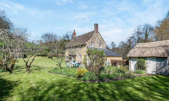 West Milton Cottage | 3 bedroom accommodation in West Milton, Bridport