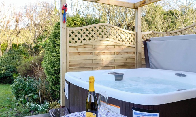 Murthly Cottage | 3 bedroom accommodation in Rattray, near Blairgowrie