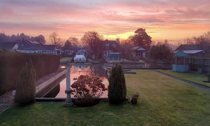 Irstead Cottage | 3 bedroom accommodation in Hoveton, near Wroxham