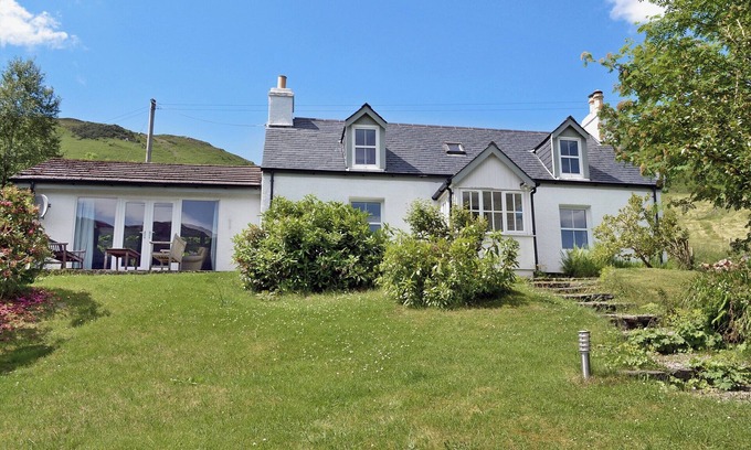 Sallachy Cottage | 3 bedroom accommodation in Allt Na Subh, By Dornie