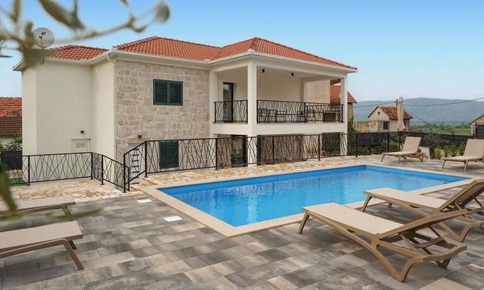 Zmijavci House | 3 bedroom amazing home in Runovic