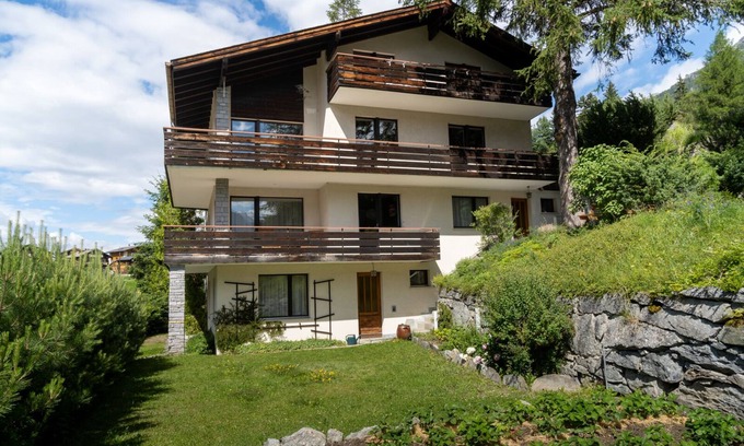 St. Niklaus Condo | 3 bedroom apartment with fantastic mountain views for 1-6 people