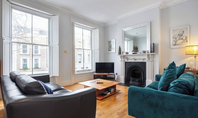 West Brompton Apartment | 3-bedroom apartment with terrace on a quiet one-way street