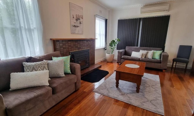 Montello Apartment | 3 bedroom Art Deco home with modern features